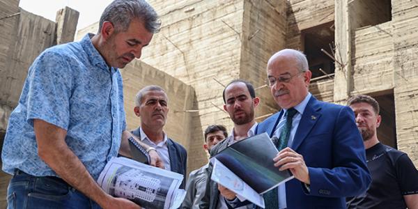 وزير النقل يتفقد مديريات الوزارة في دمشق ويبحث تطوير بيئة العمل