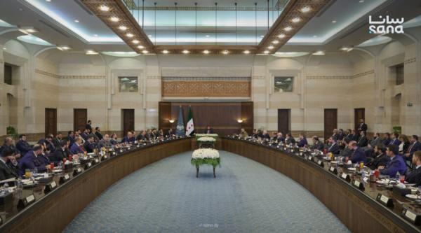 الرئيس الشرع يبحث المستجدات السياسية والأمنية والعسكرية مع الوزراء ورؤساء الهيئات والمحافظين