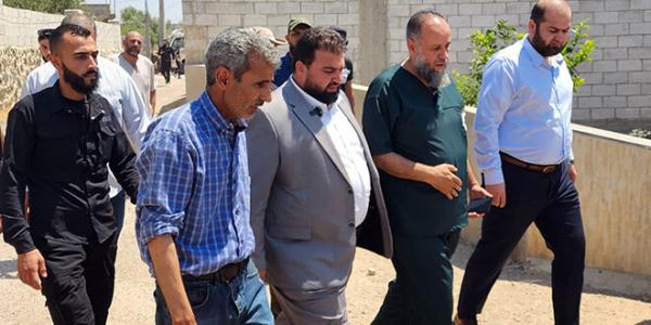 محافظ السويداء ومدير منطقة إزرع يتفقدان مراكز الإيواء في درعا