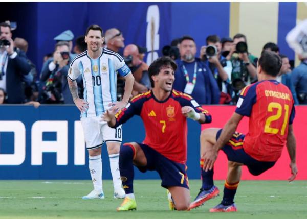اسبانيا تتوج بكأس العالم بفوزها على الارجنتين