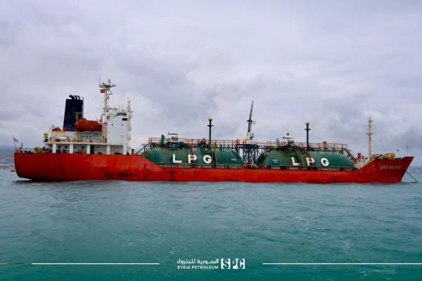 وصول  شحنة جديدة من الغاز إلى مصب بانياس البحري