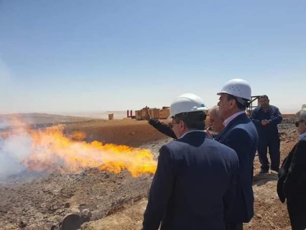 وزير النفط يتفقد  اعمال حفر وإصلاح الآبار في موقعي ابو رباح